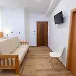 Donas E Cabaleiros Hotel apartamentowy Boqueixon