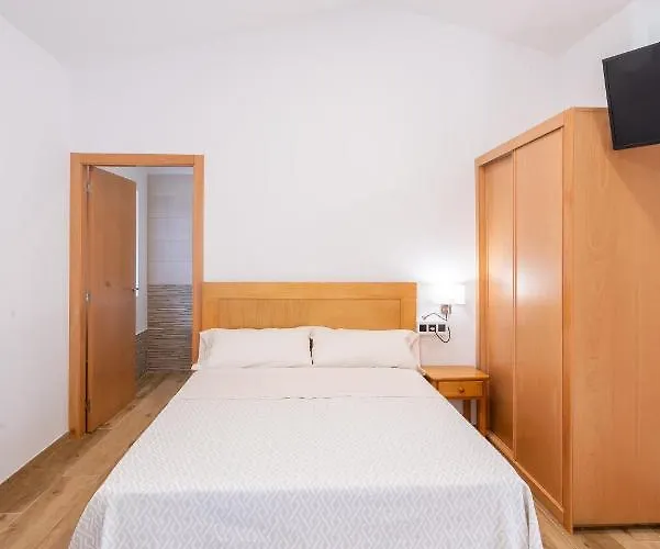 Donas E Cabaleiros Aparthotel *