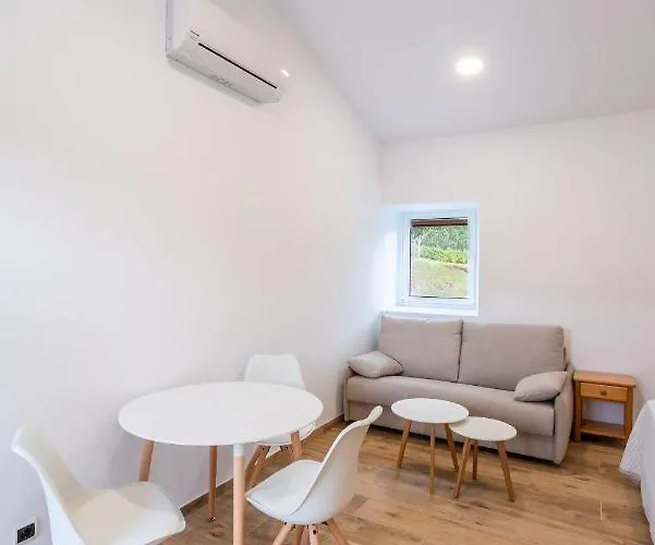 Donas E Cabaleiros Aparthotel *